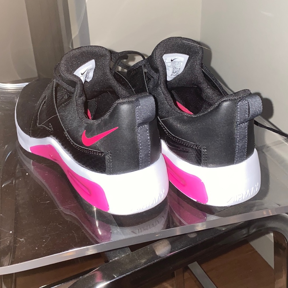 Women’s Nike airmax